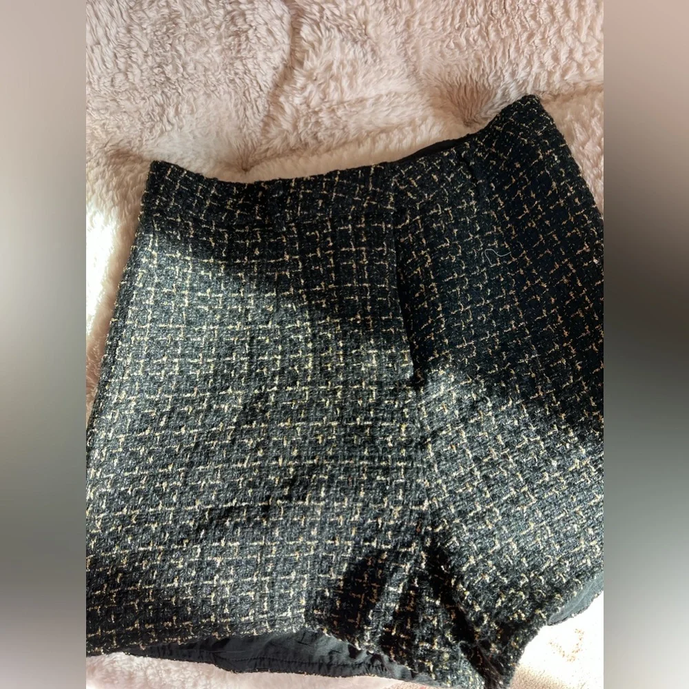 Black/Gold Tweed/Boucle detailed high waisted short- Size US 10 - Picture 4 of 5